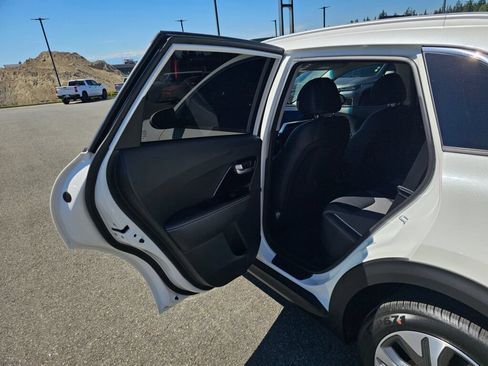 Certified 2022 Kia Niro EX FWD image 20