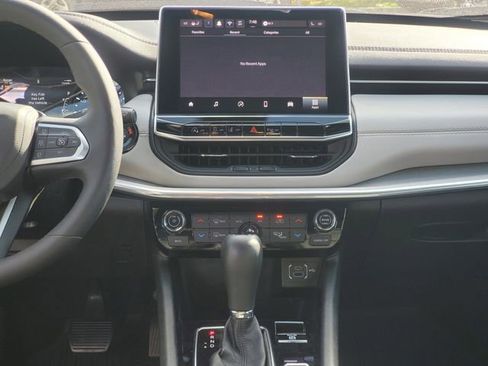 Used 2024 Jeep Compass Limited image 29