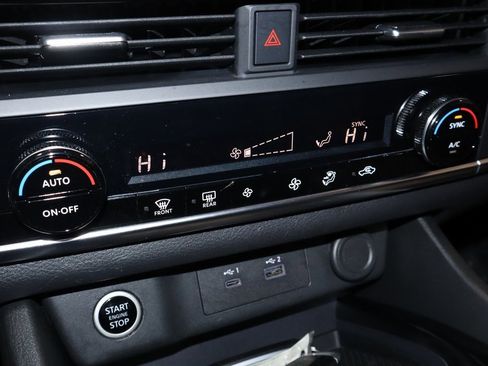 Certified 2023 Nissan Rogue SV image 33