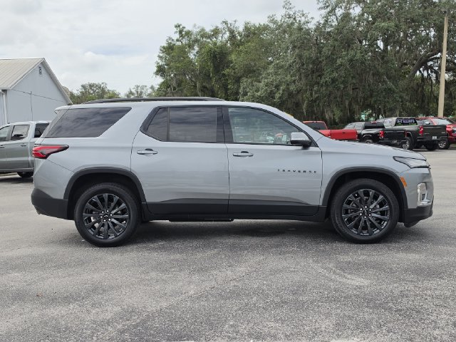 Used 2023 Chevrolet Traverse RS FWD image 3