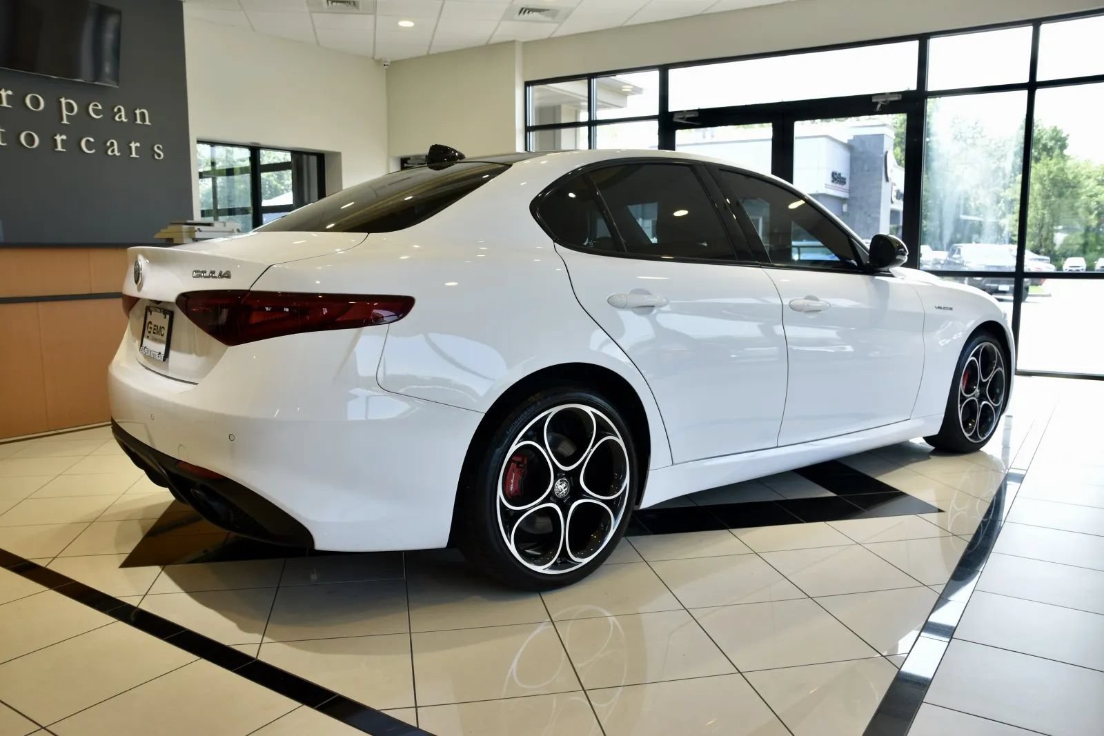 Used 2023 Alfa Romeo Giulia Veloce AWD/4WD image 6