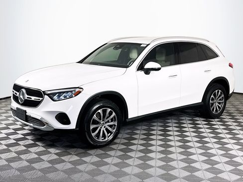 Used 2023 Mercedes-Benz GLC 300 image 4