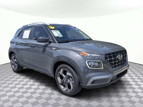 Used 2023 Hyundai Venue Limited w/ Cargo Package FWD image 2