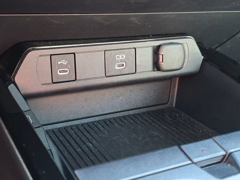 Used 2024 Toyota Prius XLE AWD/4WD image 68