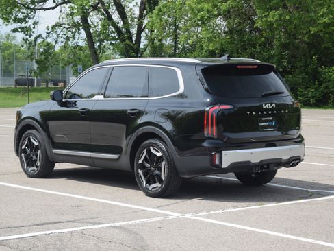 Used 2024 Kia Telluride EX w/ EX Captain's Chair Package AWD/4WD image 25