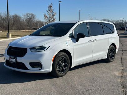 Used 2024 Chrysler Pacifica Limited