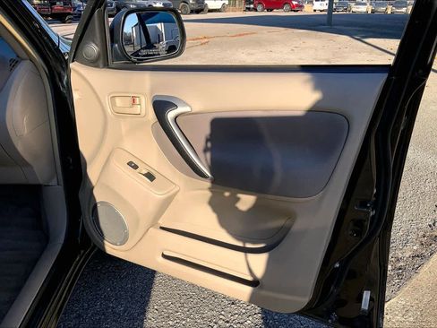 Used 2002 Toyota RAV4 4WD image 21