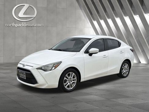 Used 2016 Scion iA FWD image 3