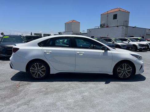 Used 2023 Kia Forte GT-Line w/ GT-Line Technology Package FWD image 9