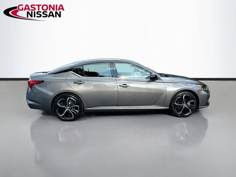 Used 2024 Nissan Altima 2.5 SR FWD image 10