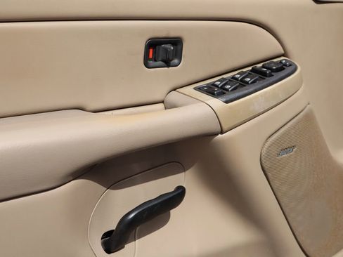 Used 2006 Chevrolet Silverado 2500 LT w/ Heavy-Duty Power Package image 20