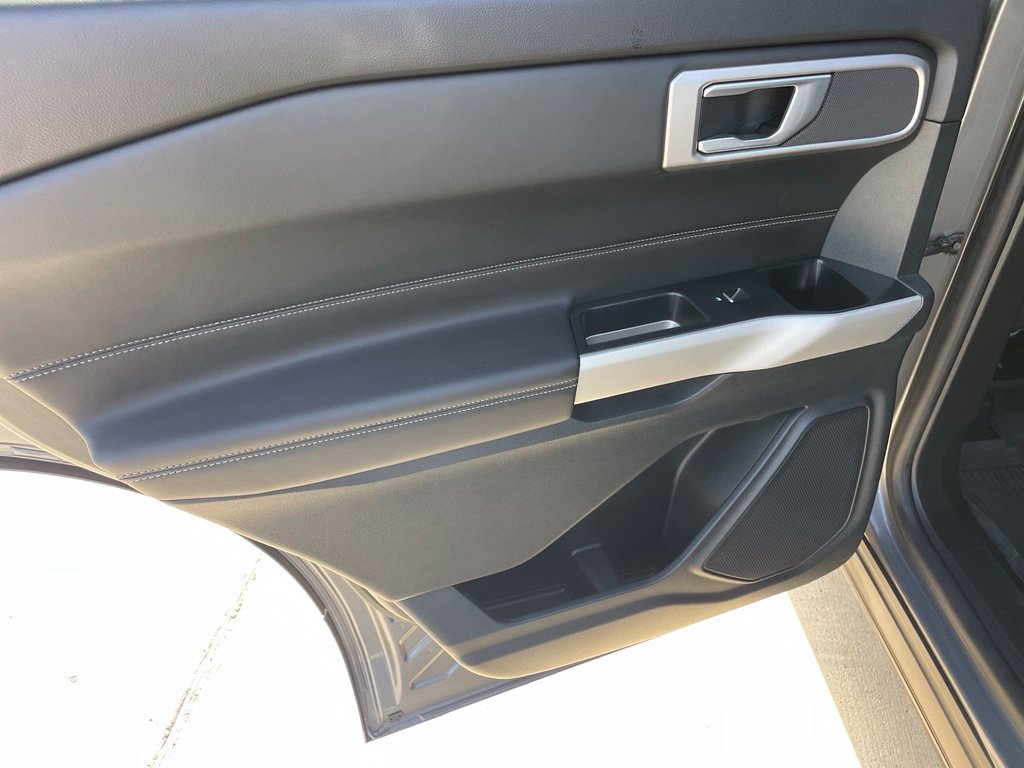 Used 2024 Ford Explorer XLT RWD image 24