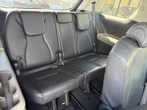 Used 2025 Kia Carnival FWD image 13