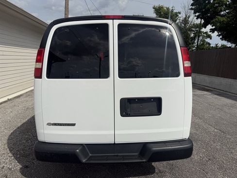 Used 2018 Chevrolet Express 3500 LS RWD image 26