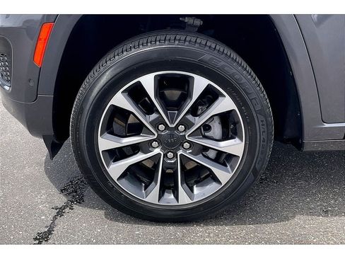 Used 2024 Jeep Grand Cherokee L Overland w/ Advanced Protech Group III AWD/4WD image 10