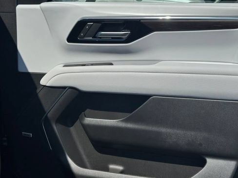 New 2026 Chevrolet Suburban Premier AWD/4WD image 27