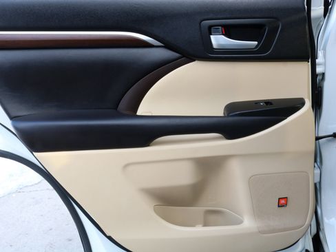 Used 2016 Toyota Highlander Limited image 31