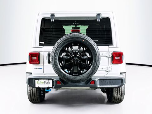 Used 2023 Jeep Wrangler Sahara image 7