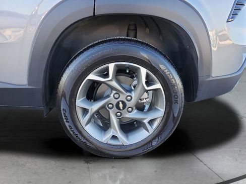 Certified 2025 Chevrolet Trax LT w/ Driver Confidence Package image 29