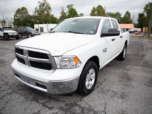 Used 2023 RAM 1500 Classic SLT w/ Trailer & Traction Group image 9