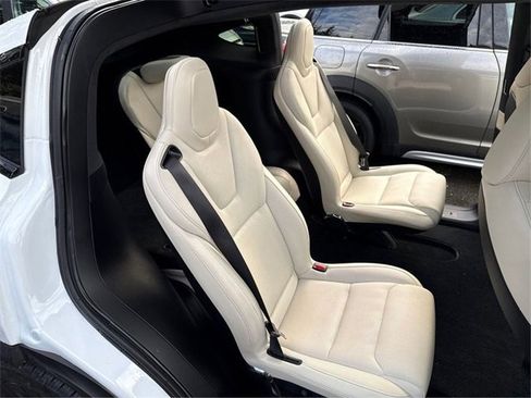 Used 2022 Tesla Model X Plaid image 9