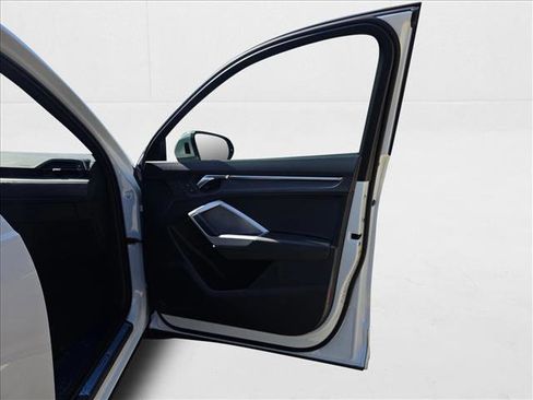 New 2025 Audi Q3 2.0T Premium image 11