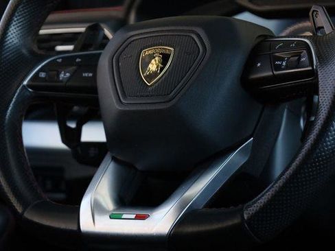 Used 2019 Lamborghini Urus AWD/4WD image 28