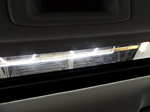 Used 2018 Honda Accord Touring image 19