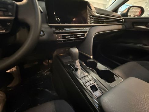 Used 2025 Toyota Camry LE image 40