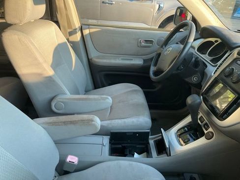 Used 2005 Toyota Highlander 2WD image 3