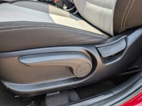Used 2023 Hyundai Venue SEL FWD image 24