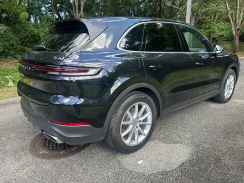 Used 2024 Porsche Cayenne AWD/4WD image 7