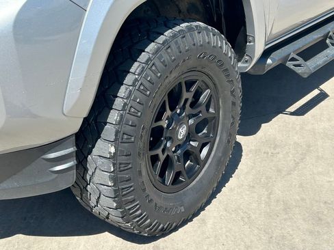 Used 2021 Toyota Tacoma SR5 image 9