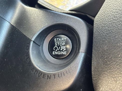 Used 2015 Jeep Renegade Latitude w/ Popular Equipment Group image 18