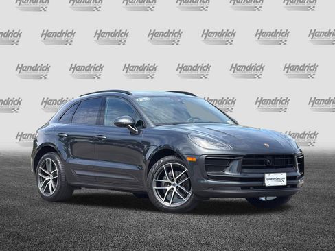 Used 2025 Porsche Macan image 2
