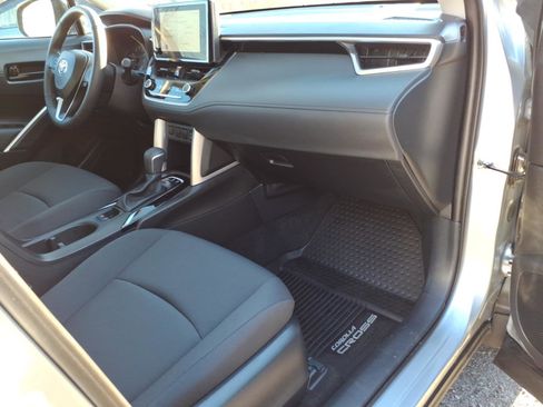 Used 2023 Toyota Corolla Cross LE image 10