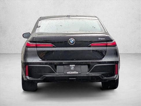Used 2024 BMW 740i w/ Executive Package image 7
