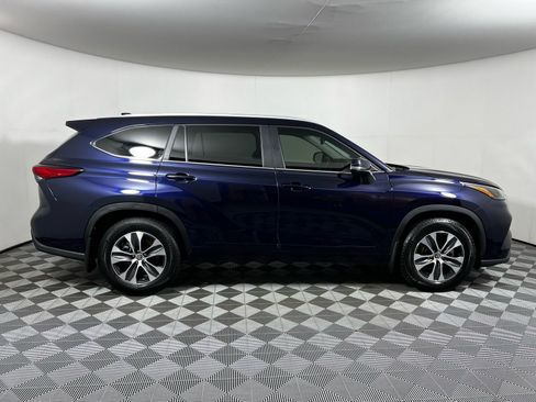 Certified 2023 Toyota Highlander XLE image 4