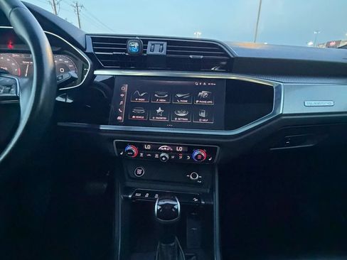 Used 2023 Audi Q3 2.0T Premium w/ Black Optic Sport Package AWD/4WD image 16
