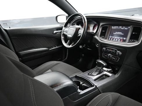 Used 2022 Dodge Charger SXT w/ Blacktop Package AWD/4WD image 17