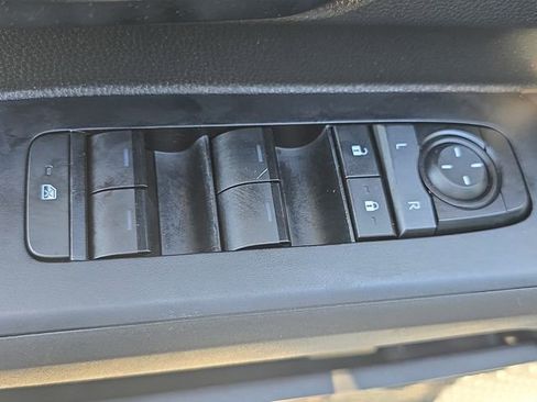 Used 2025 Toyota Tacoma SR5 image 27