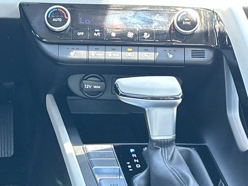 Certified 2025 Hyundai Elantra Limited w/ Cargo Package FWD image 25