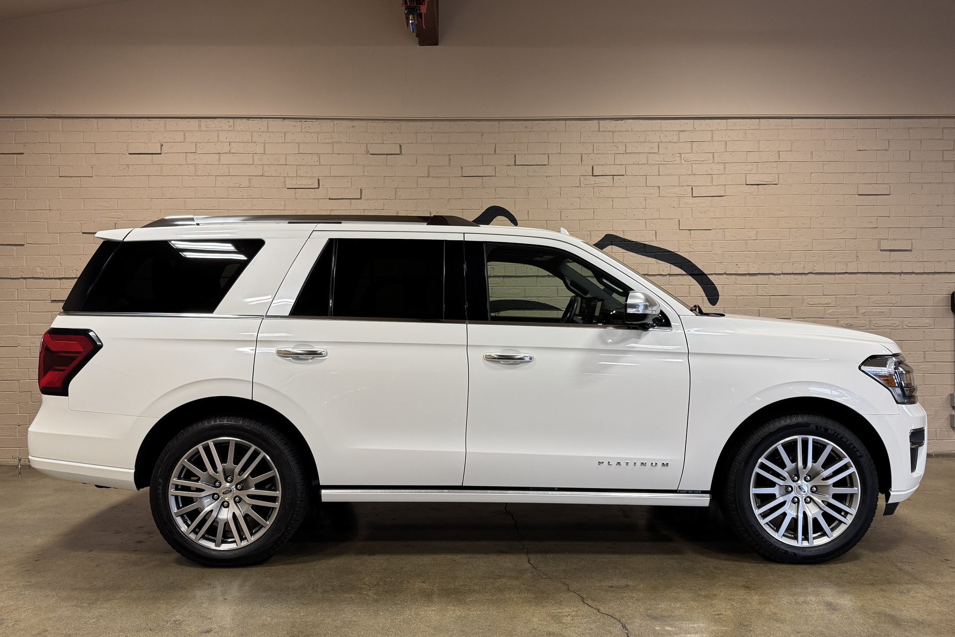 Used 2022 Ford Expedition Platinum AWD/4WD image 2