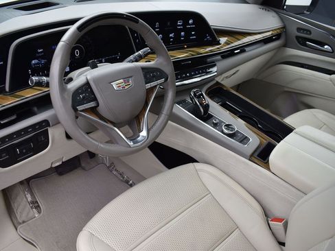 Used 2023 Cadillac Escalade ESV Premium Luxury Platinum w/ Heavy-Duty Trailer Package image 12