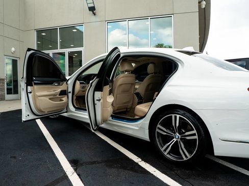 Used 2018 BMW 740i RWD image 17