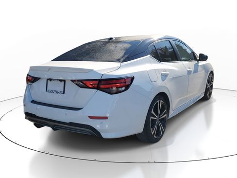 Used 2021 Nissan Sentra SR w/ SR Premium Package image 7