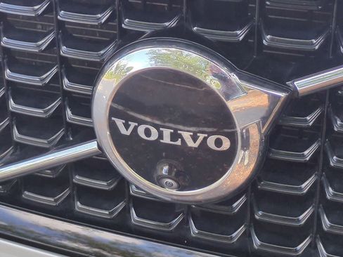 Used 2024 Volvo XC60 B5 Plus AWD/4WD image 12