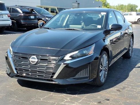 Used 2025 Nissan Altima 2.5 SL AWD/4WD image 2