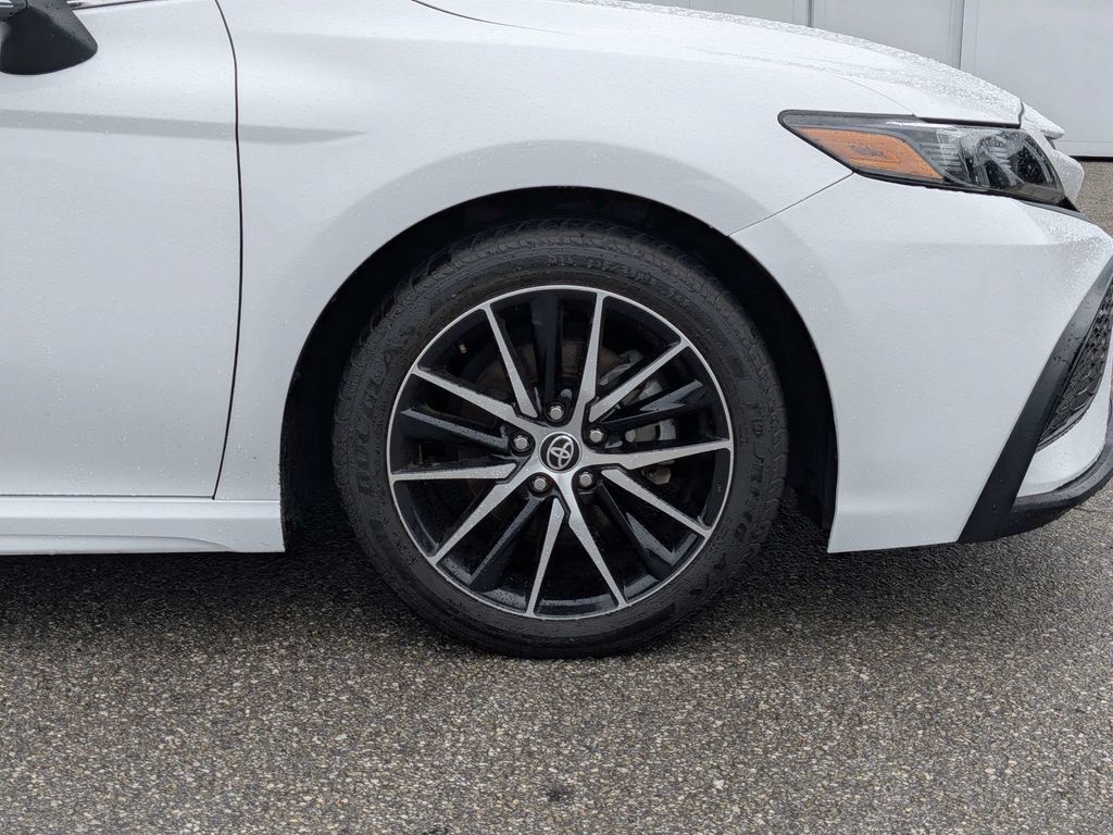 Used 2023 Toyota Camry SE FWD image 11