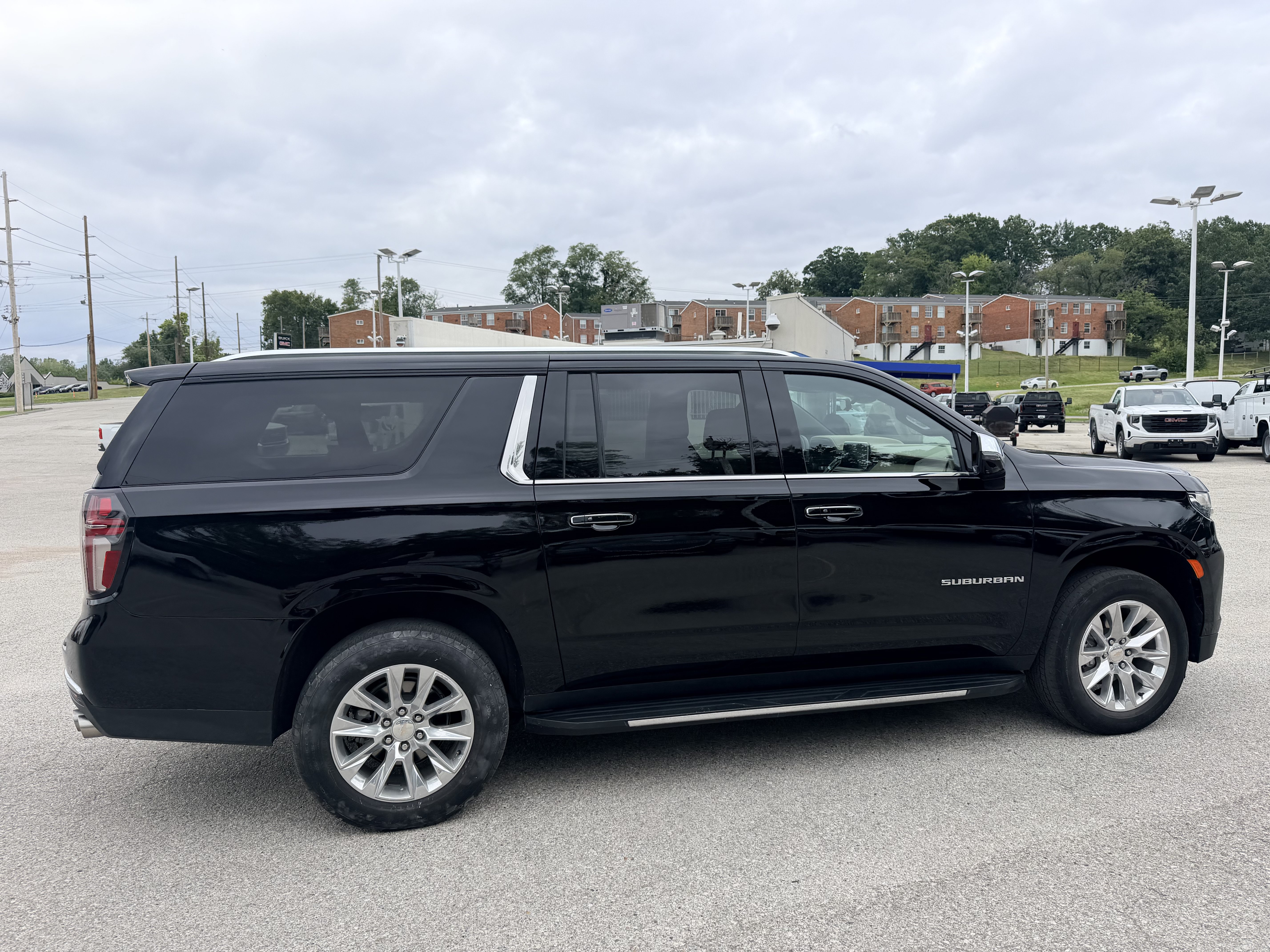 Used 2024 Chevrolet Suburban Premier AWD/4WD image 7